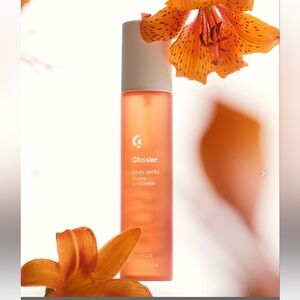 Glossier Body Spritz in Lilyhaze Limited Edition